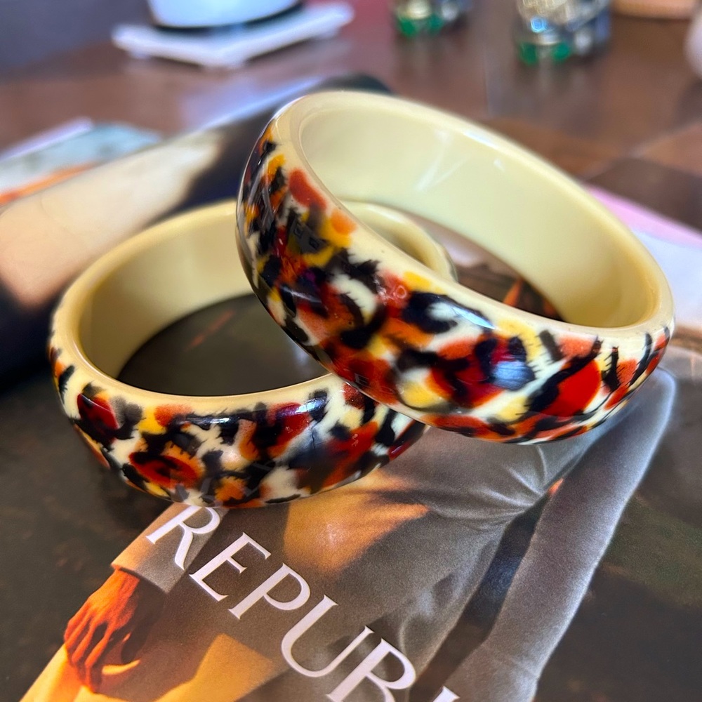 very vintage BOHO acrylic leopard bangle bracelet bundle🔵